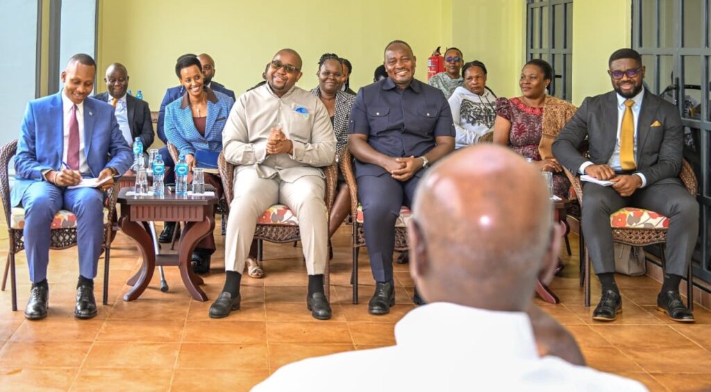 Tshisekedi dépêche son envoyé spécial auprès de Museveni pour renforcer la coopération avec les partenaires régionaux