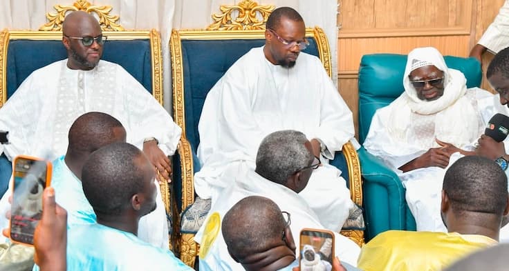 Ousmane Sonko rend hommage à Serigne Touba à Touba avant le Grand Magal