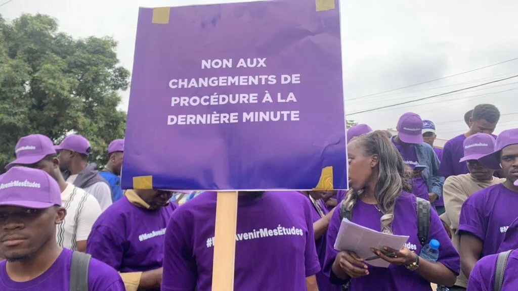 Cameroun : pourquoi la France durcit-elle les règles pour les visas étudiants ?