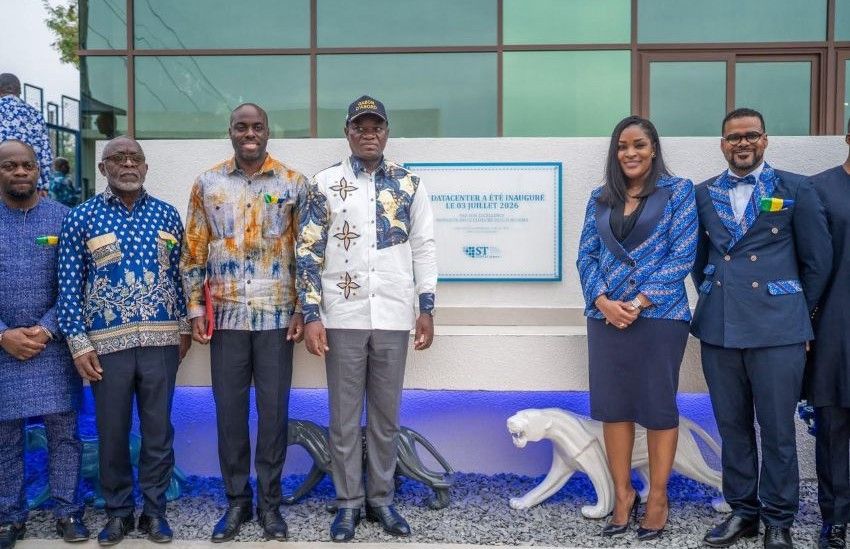 Cérémonie d'inauguration avec les dirigeants gabonais et ST Digital