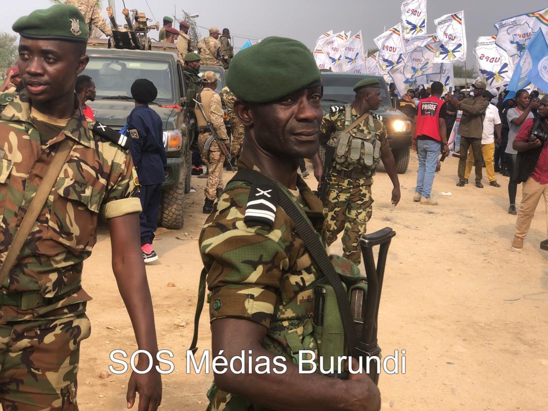 Deux militaires burundais en opération de sécurisation