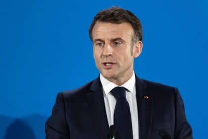 emmanuel-macron-propose-un-moratoire-sur-certaines-frappes