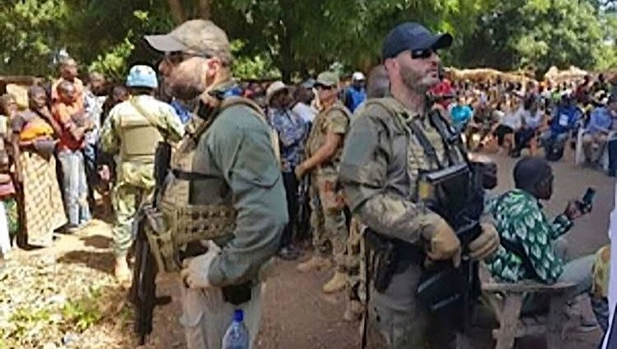 Le journaliste centrafricain Ephrem Yalike-Ngonzo, menacé après ses révélations sur le groupe Wagner, reste caché en France avec ses proches pendant l’examen de son recours contre le refus d’asile