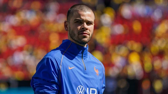 Lucas Chevalier, gardien du PSG, en pleine action
