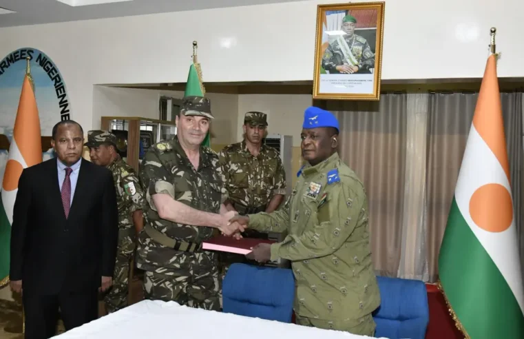 Quatre hélicoptères militaires livrés à l&rsquo;armée du Niger à Niamey