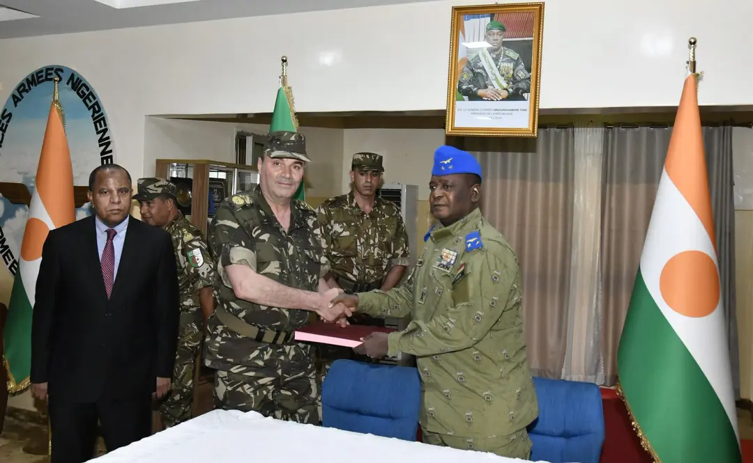 Quatre hélicoptères militaires livrés à l&rsquo;armée du Niger à Niamey