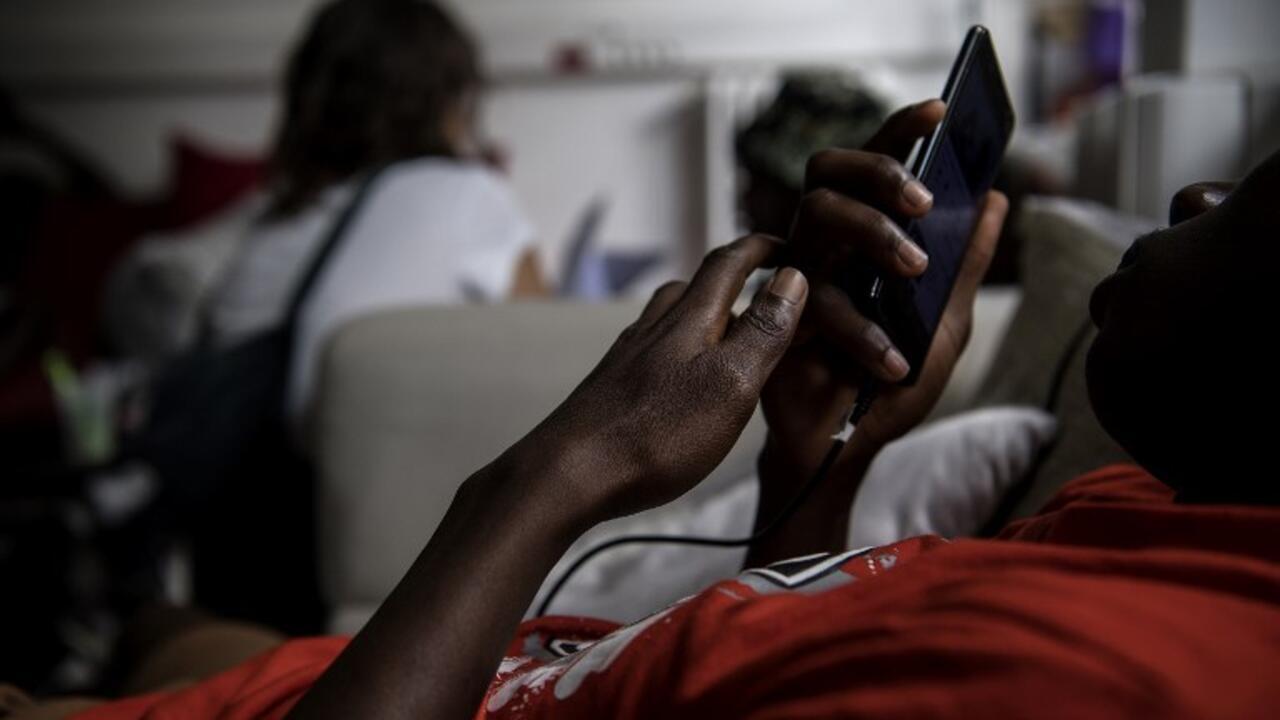 Téléphones importés au Cameroun : la réforme douanière est-elle un fardeau ou une aubaine ?